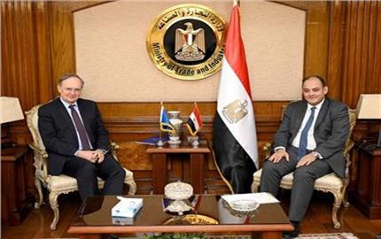 وزير التجارة يستعرض مع سفير الاتحاد الأوروبي بالقاهرة سبل تعزيز التعاون الاقتصادي