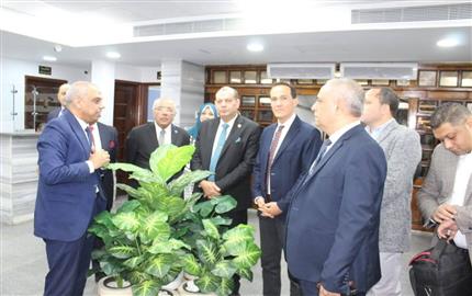 غرفة القليوبية تستضيف رئيس "تنمية التجارة" لتفقد مكتب "السجل المميز" استعداداً لافتتاحه رسميا